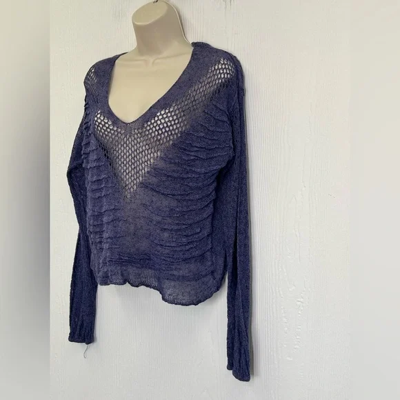 Free People - Open Knit V Neck Lightweight Long Sleeve Boho Sweater Size Medium - Picture 3 of 9